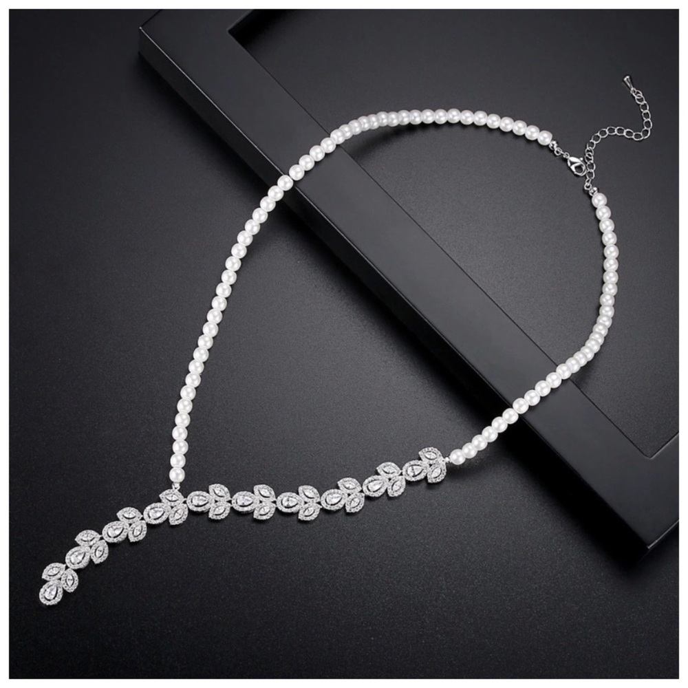 🌺 Swarovski Crystals The Elide Necklace Set - Picture 5 of 5